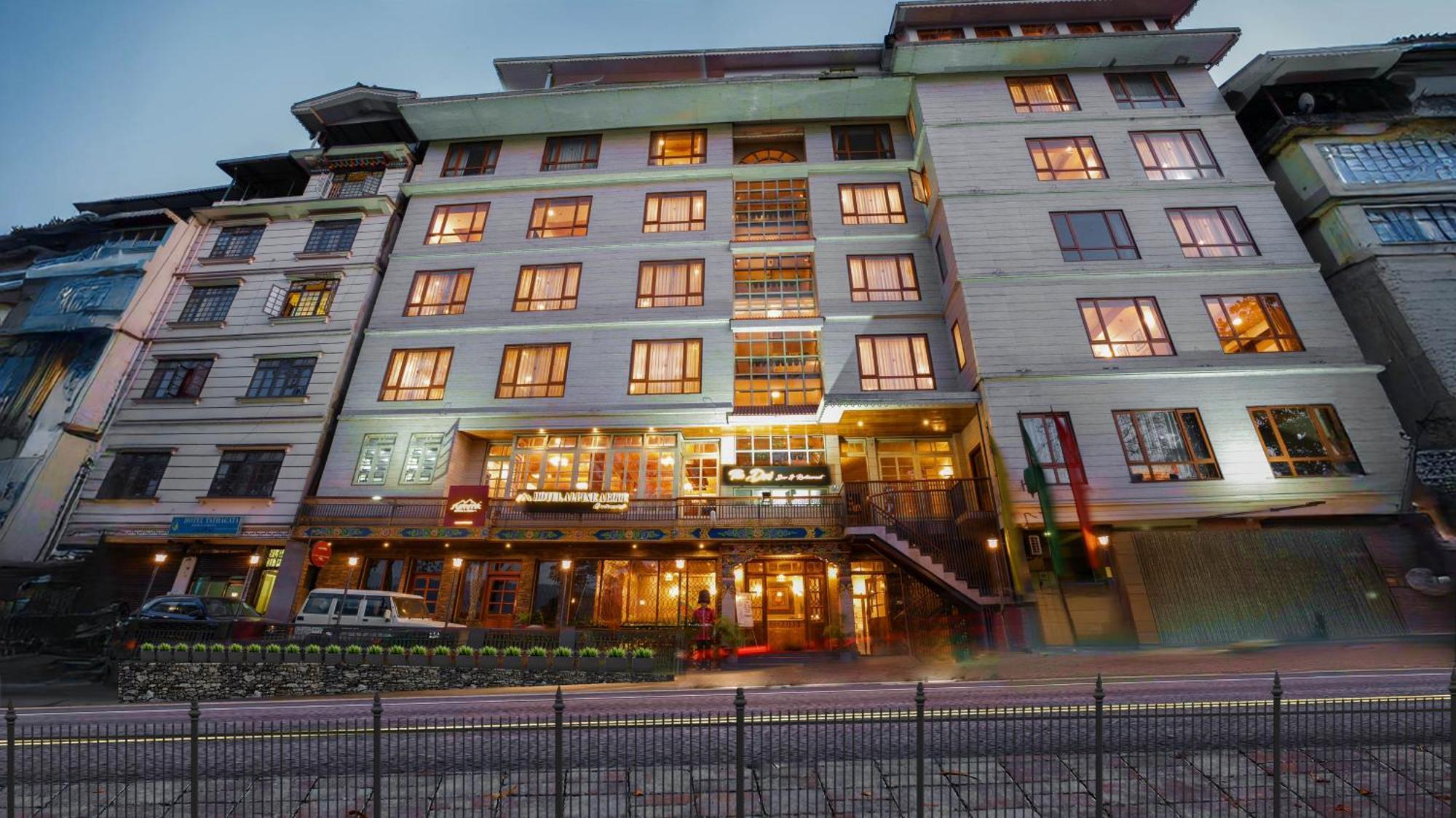 Summit Alpine Abode Hotel 5 Mins From Mg Marg Gangtok Exterior photo